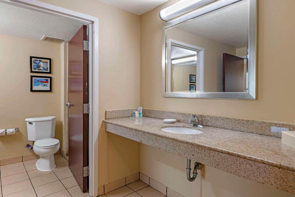 Family King Suite Non-Smoking interior